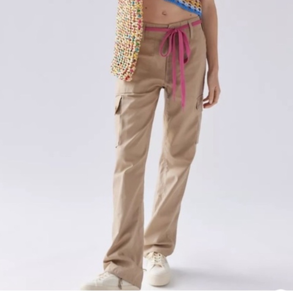 🟤NWT URBAN RENEWAL Vintage Low-Rise Cargo Pants in Tan